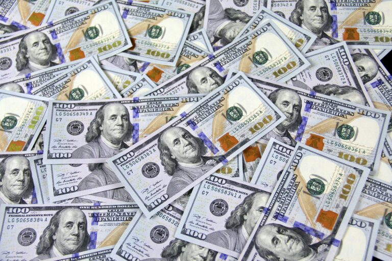 “Dólar abaixo de R$ 5 é insustentável enquanto não tivermos nenhuma perspectiva em relação ao cenário fiscal”, diz economista-chefe da Suno
